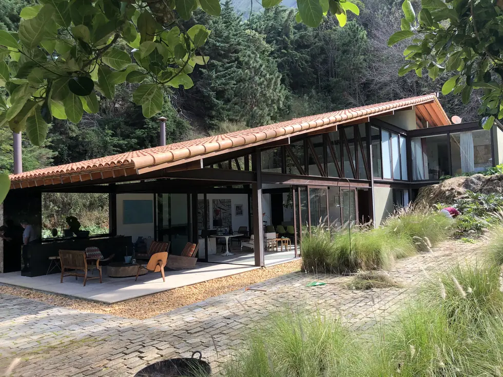 Cobertura inclinada em telha cerâmica sobre estrutura metálica — NS Engenharia